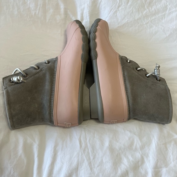 Sperry STS85324 Women's | Size 9 | Pale Pink Gray Suede | Rain Boot - Picture 6 of 9